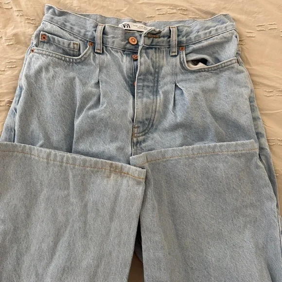Zara Light Wash Wide-Leg Jeans - Size 6 - Picture 4 of 8